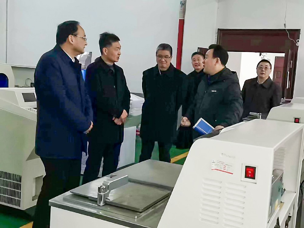 孝感市委常委、宣傳部長(zhǎng)吳瓊一行考察闊海醫(yī)療